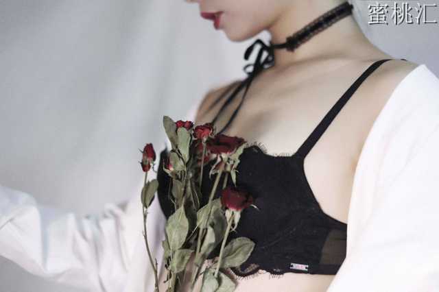 洛美—黑丝制服写真OL与花